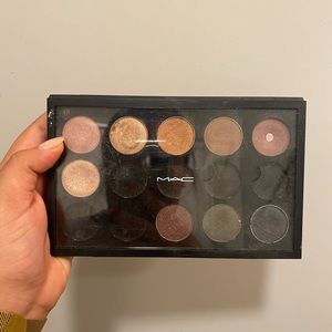 MAC eyeshadow pan
